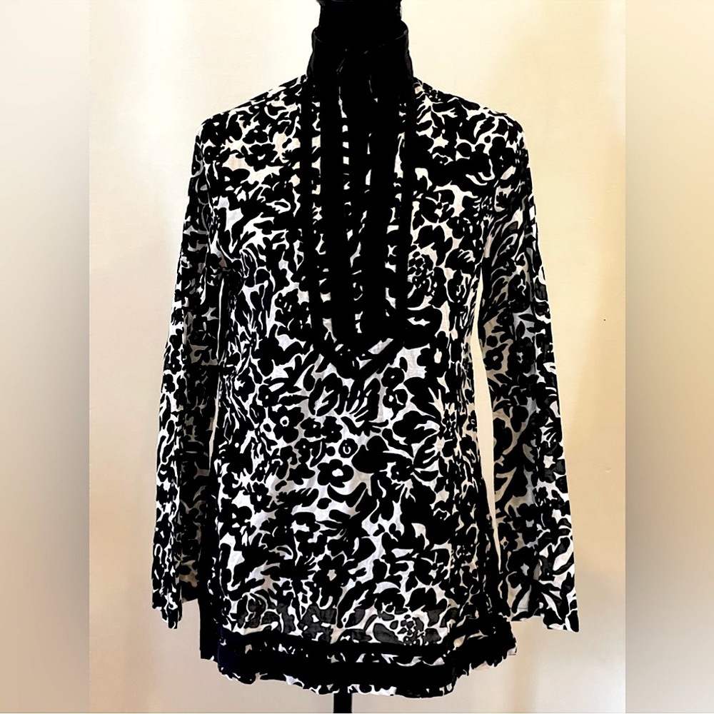 Michael Kors Cotton Black & White Paisley Black Ribbon. Tuxedo Style Blouse Sml